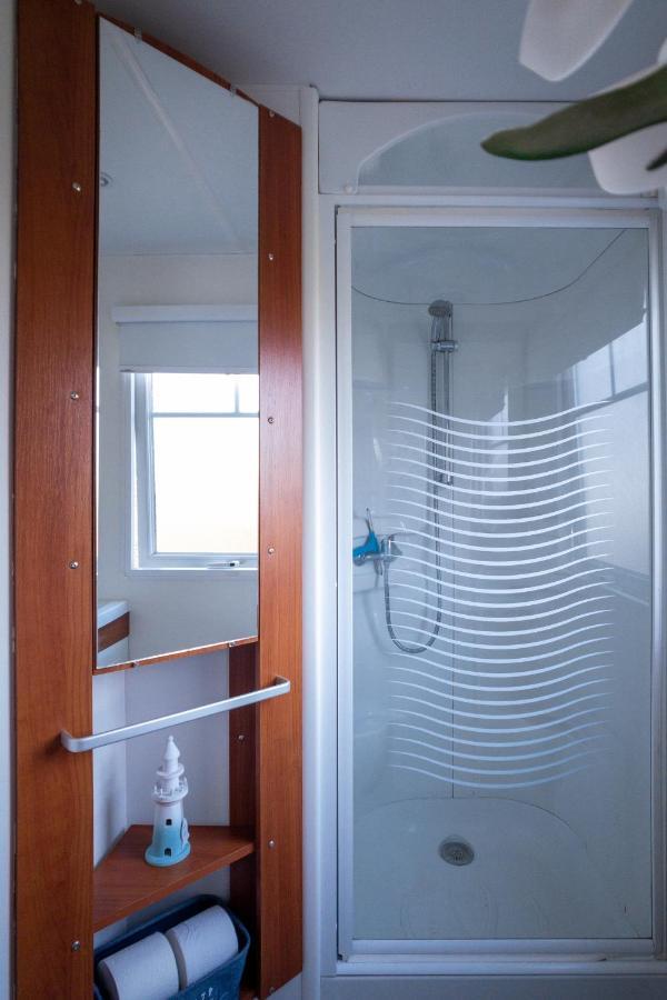 Вилла Knus En Modern Ingericht Chalet Met Gratis Wifi Tzummarum Экстерьер фото